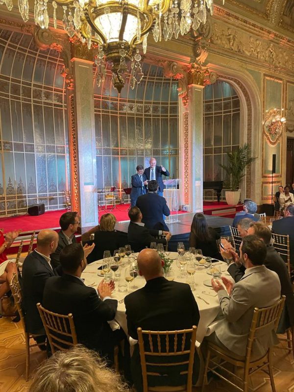 Florian Lordick: Honoured having received the FESMO award from ESMO President Andres Cervantes