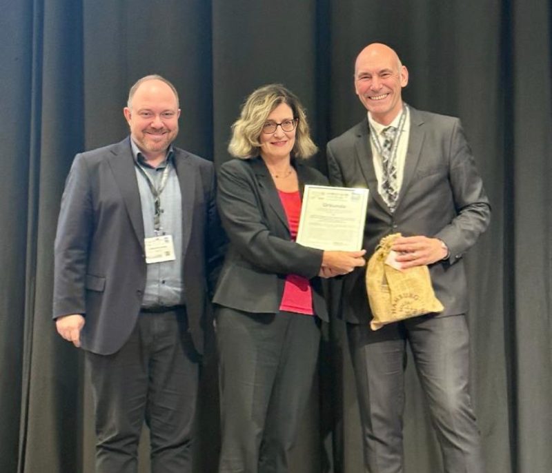 Florian Lordick: Very honoured to receive the DGHO best abstract award 2023 for the Eortc1708 Vestige study