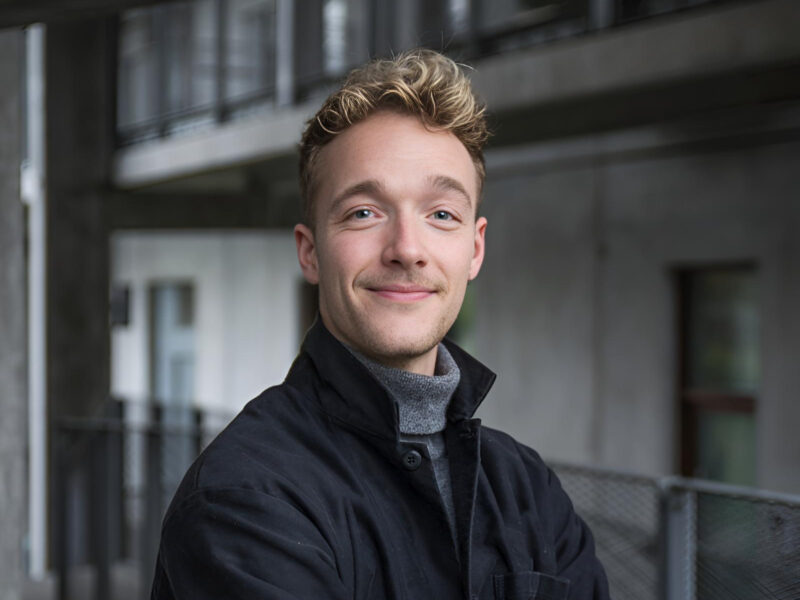 Andreas Larsen: Which silicone breast implant should be selected to minimize the risk of silicone leakage?