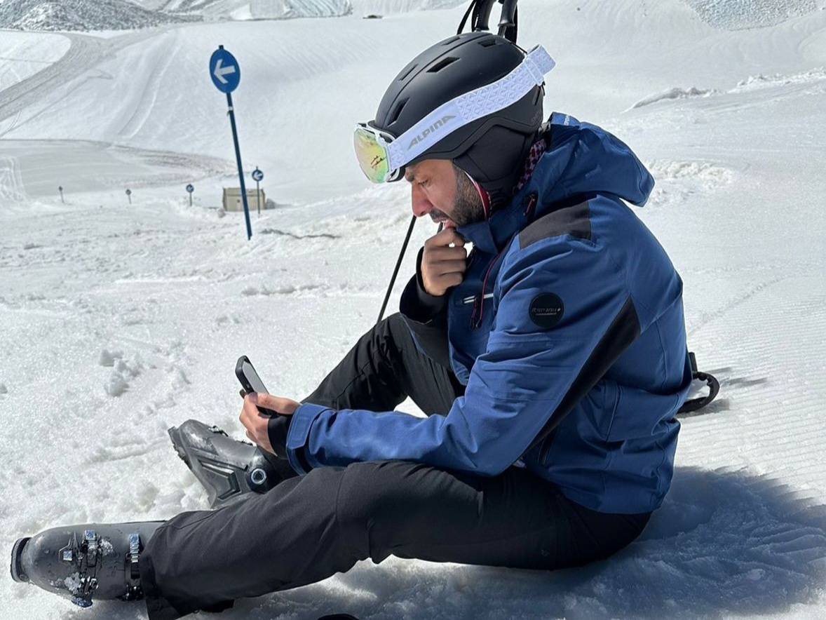 Humaid Al-Shamsi: Skiing while on the slope for a quick zoom call