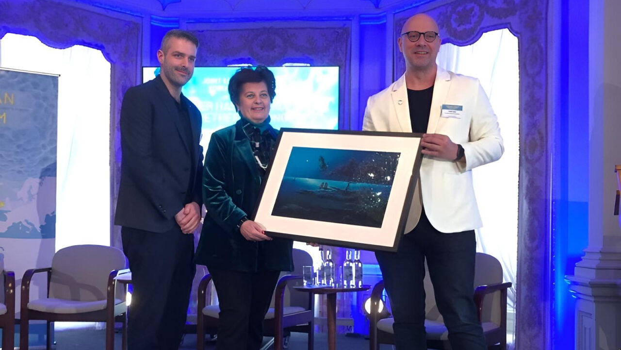 Dégi László Csaba: ECO President presented Françoise Meunier with the special award