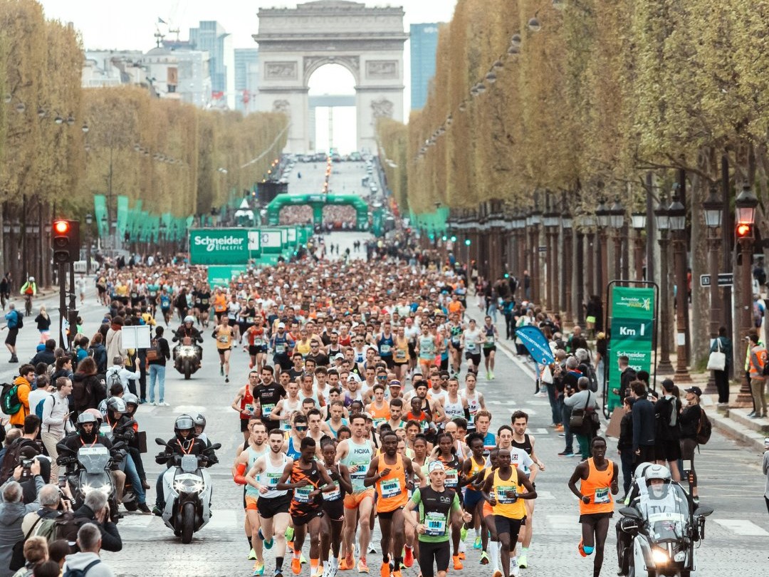 Team LUNGevity heading to the Schneider Electric Paris Marathon