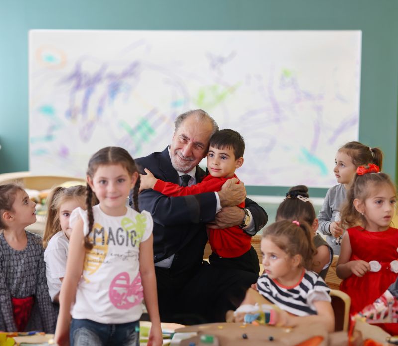 Garo Armen with children