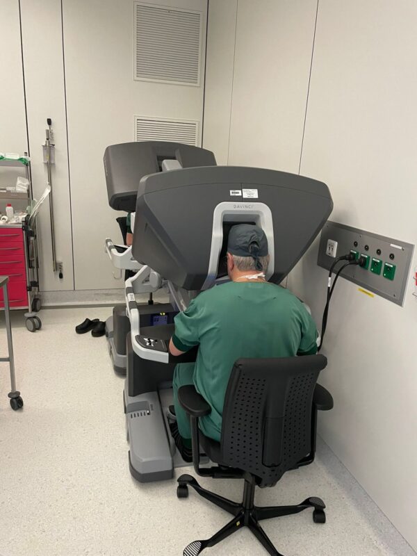 Stijn Vanstraelen: First robotic esophagectomy for cancer performed at UZ Leuven