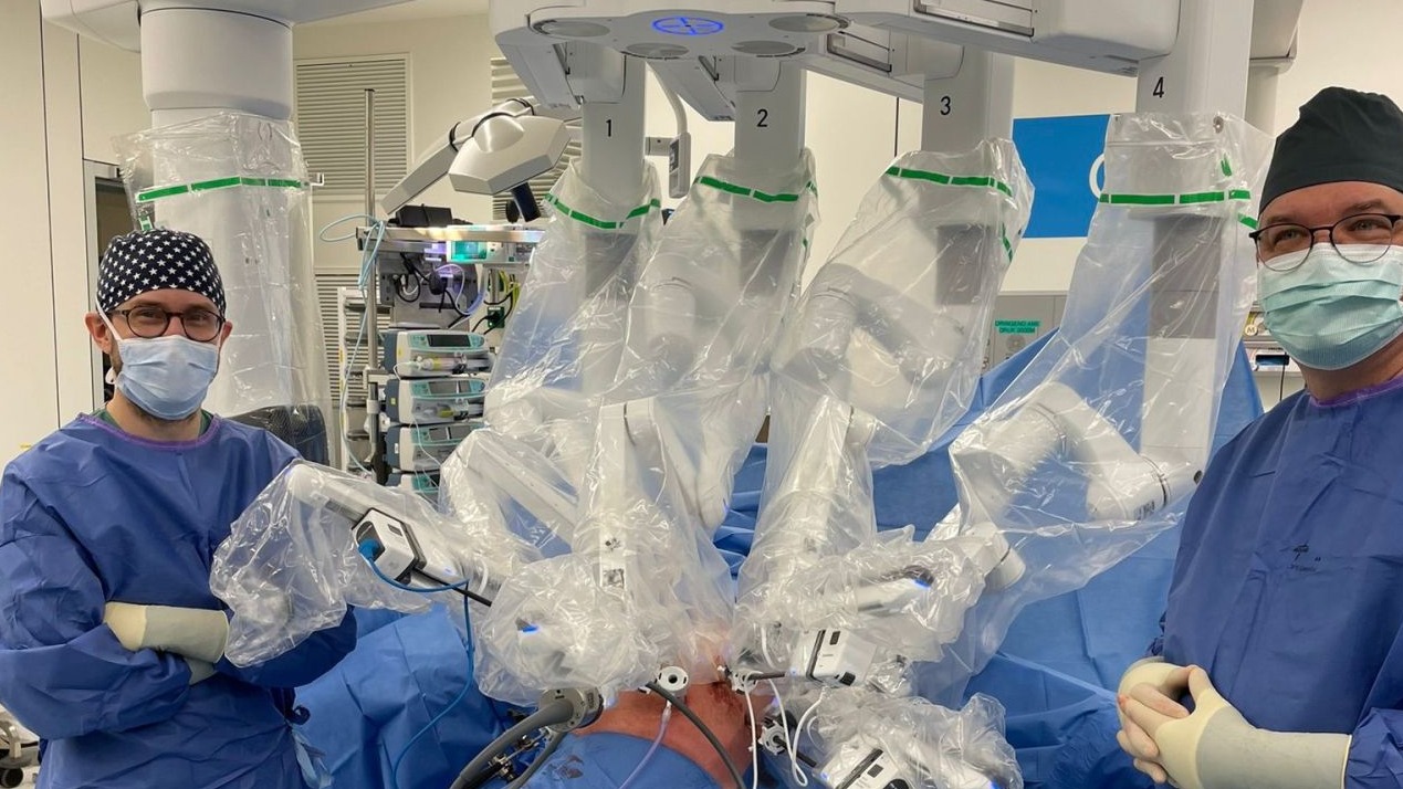 Stijn Vanstraelen: First robotic esophagectomy for cancer performed at UZ Leuven