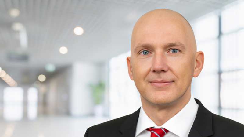 Perioperative chemo (FLOT) outperforms preop chemoradiotherapy for resectable esophageal adenocarcinoma