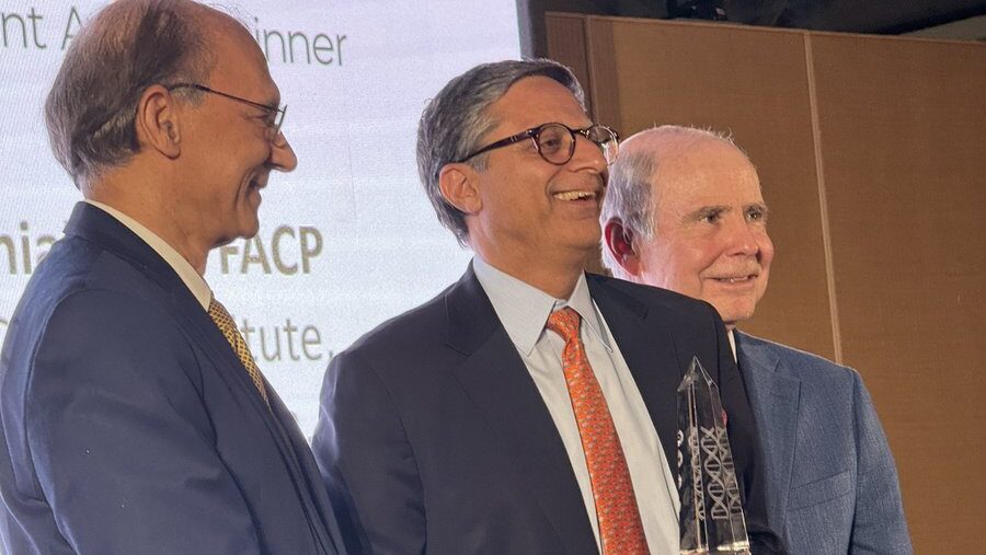 Vincent Rajkumar Congratulates Sagar Lonial on Receiving Robert A. Kyle Lifetime Achievement Award