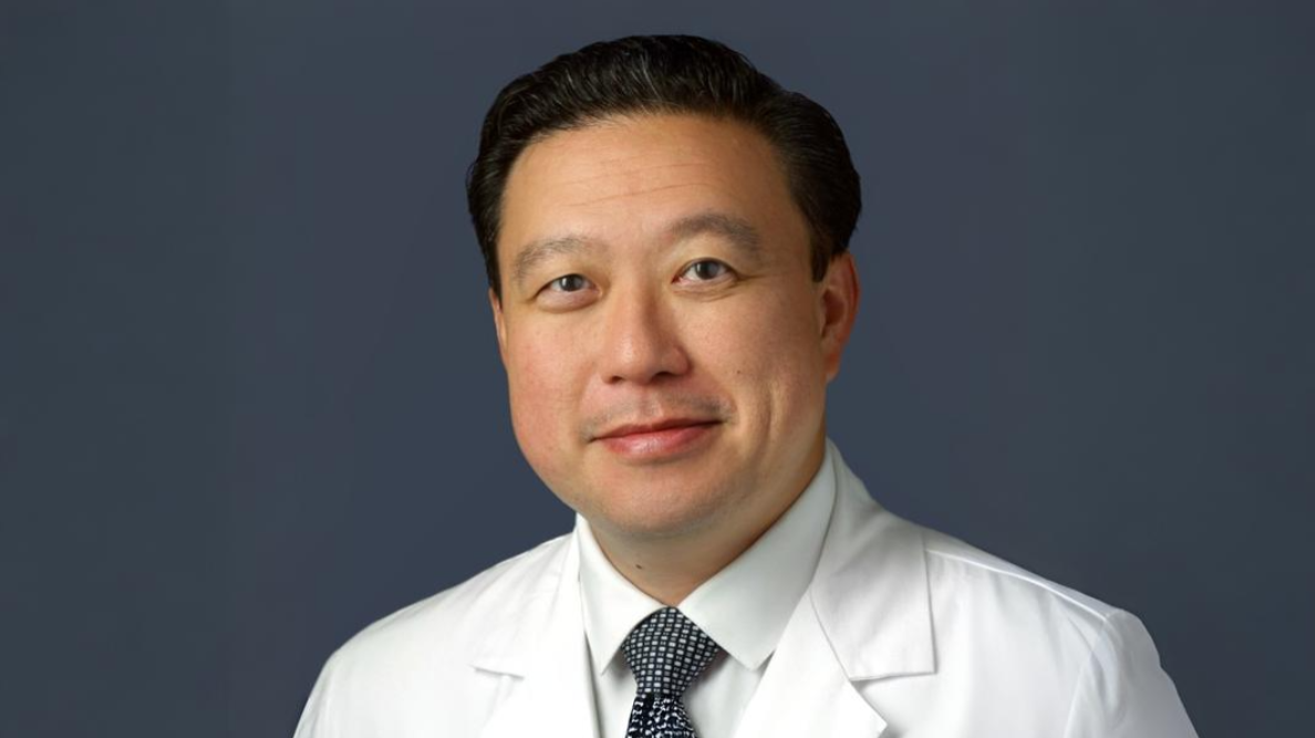 Stephen V Liu