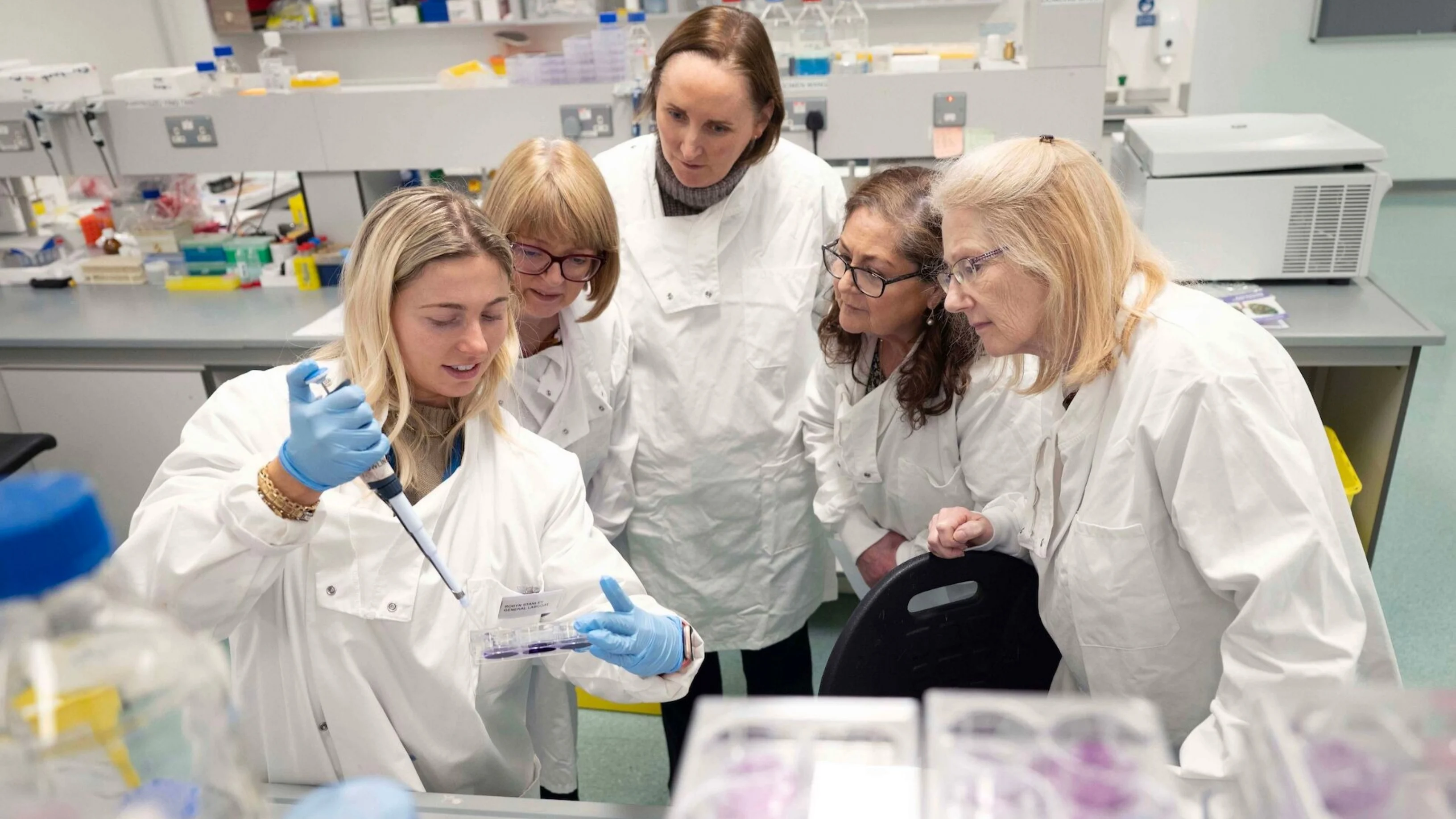 Catríona M. Dowling: Launch of Patient-Centered Lung Cancer Booklet ‘Navigating Lung Cancer’ 2 Catríona M. Dowling: Launch of Patient-Centered Lung Cancer Booklet ‘Navigating Lung Cancer’