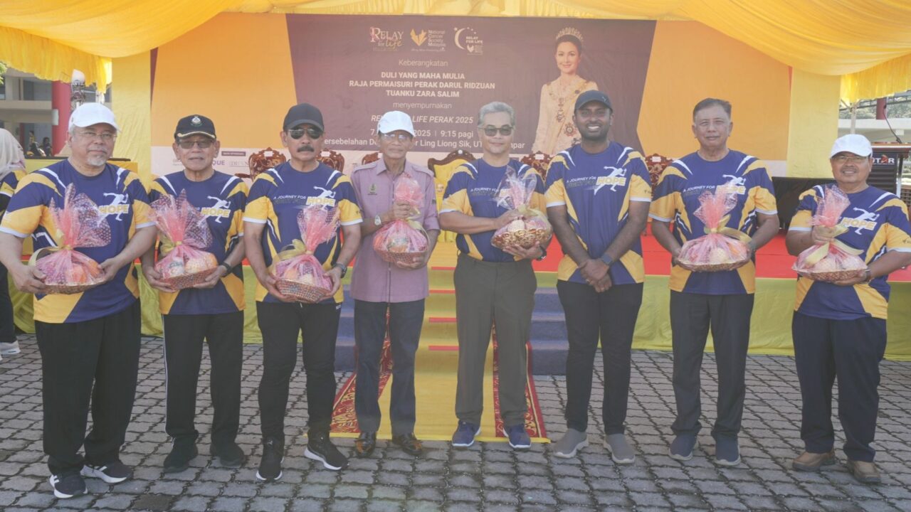 Ruthresh Rao Subramanyan Honors the Orang Besar Jajahan of Perak at Relay For Life 2025