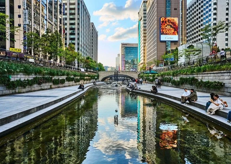 Gilberto Lopes: Before WCLC26, Walk Cheonggyecheon at Dusk